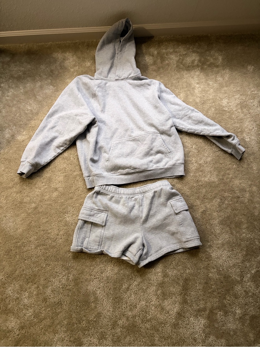 Aritzia Sweat fleece Mega Raglan Hoody & Cargo Shorts (Athletic Heather Gray)